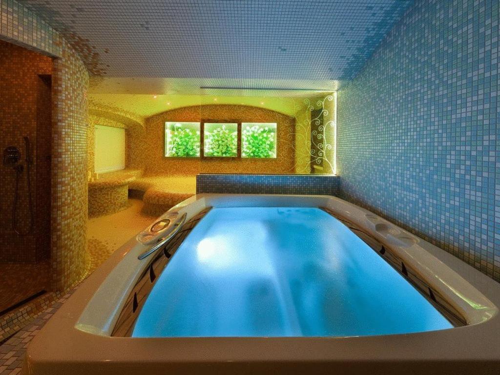 Zámecký Hotel Zlatý Orel Hranice  Exteriér fotografie