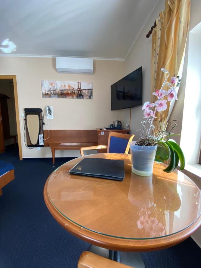 Zámecký Hotel Zlatý Orel Hranice  Exteriér fotografie