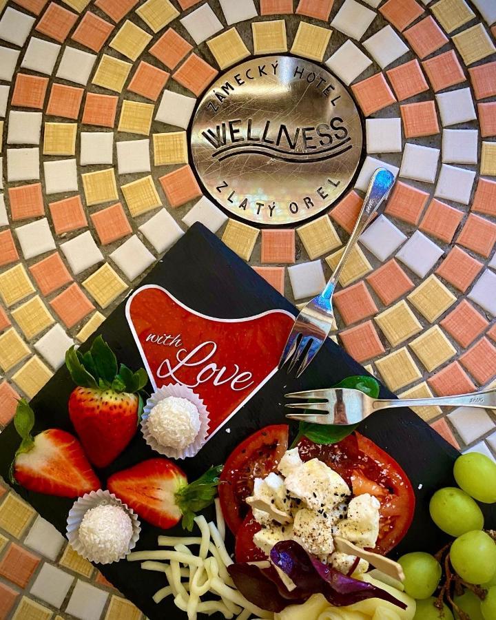 Zámecký Hotel Zlatý Orel Hranice  Exteriér fotografie