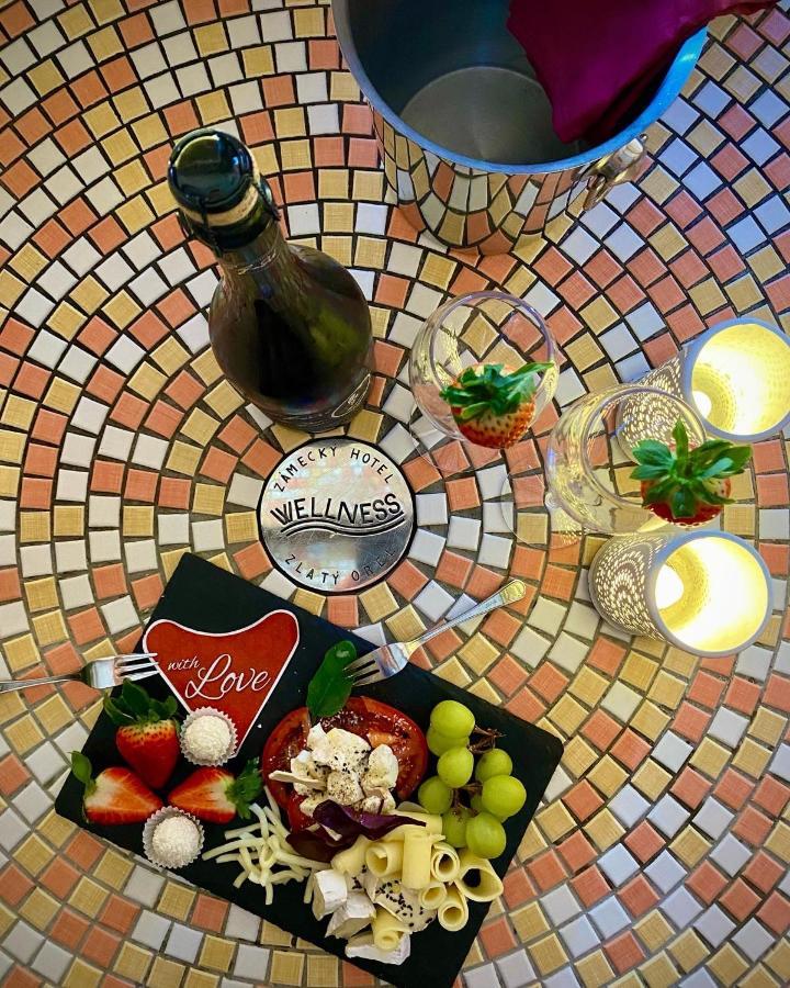 Zámecký Hotel Zlatý Orel Hranice  Exteriér fotografie