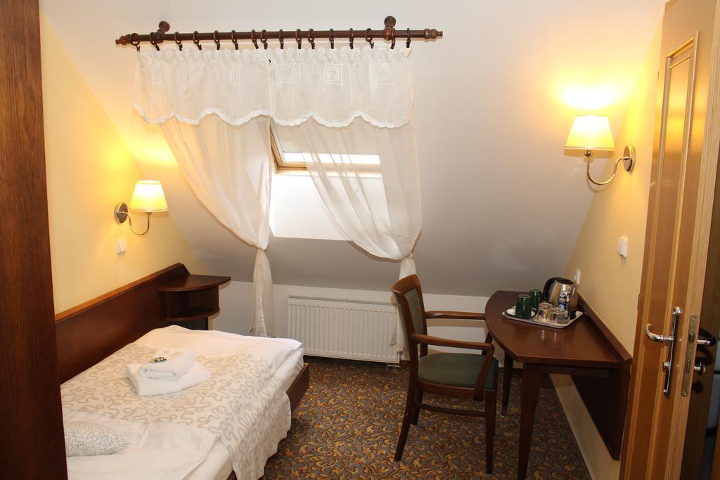 Zámecký Hotel Zlatý Orel Hranice  Exteriér fotografie