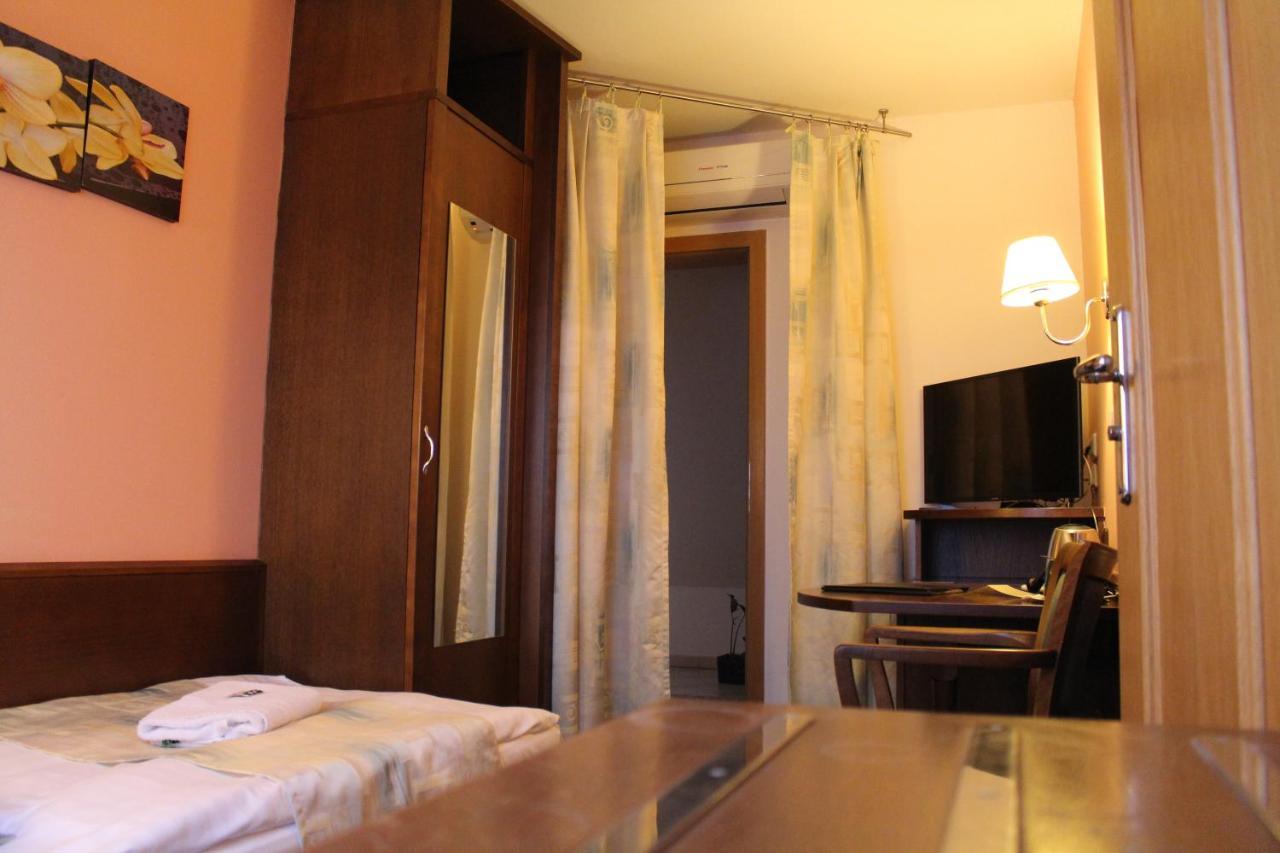 Zámecký Hotel Zlatý Orel Hranice  Exteriér fotografie