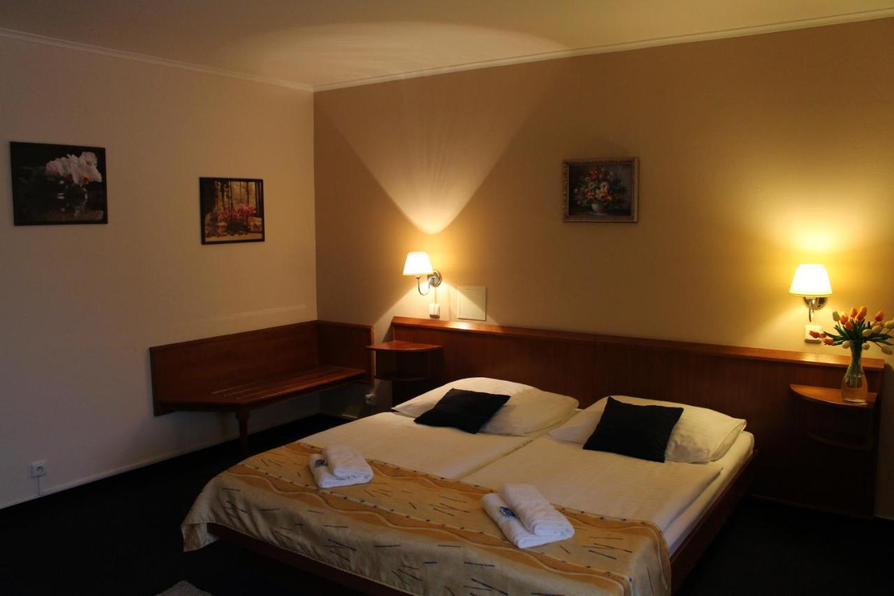 Zámecký Hotel Zlatý Orel Hranice  Exteriér fotografie