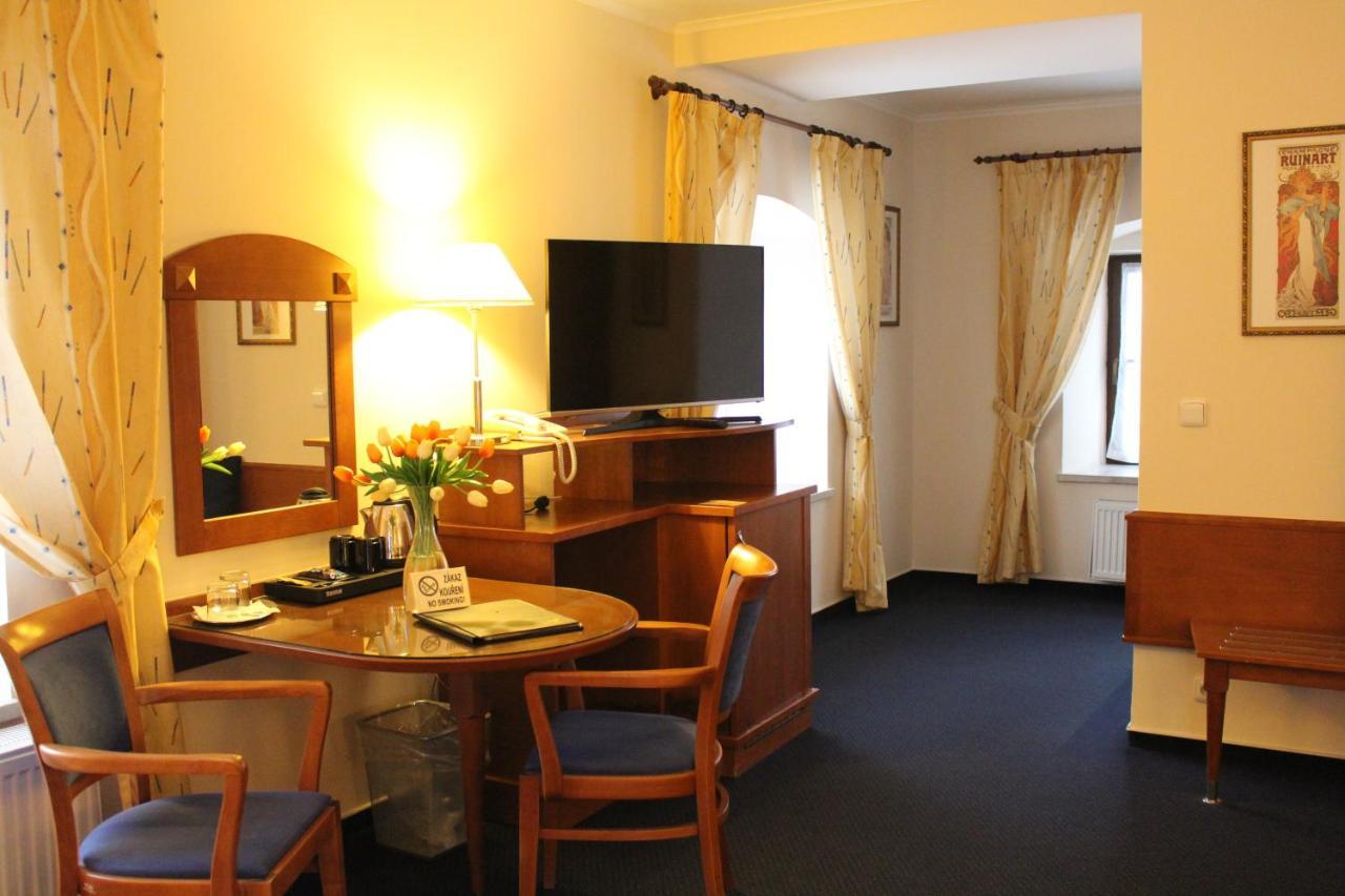 Zámecký Hotel Zlatý Orel Hranice  Exteriér fotografie