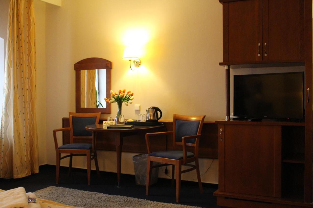 Zámecký Hotel Zlatý Orel Hranice  Exteriér fotografie