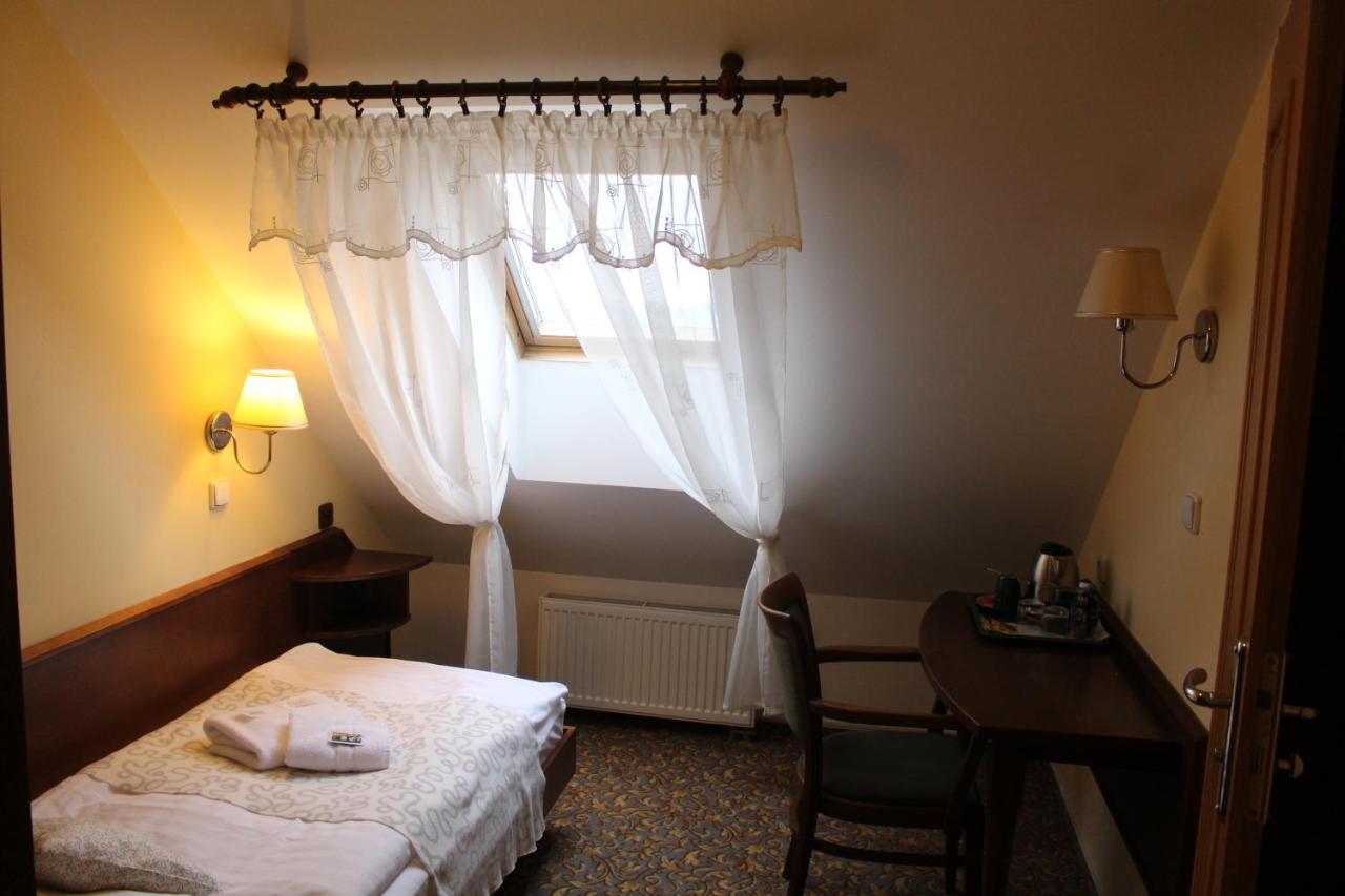 Zámecký Hotel Zlatý Orel Hranice  Exteriér fotografie