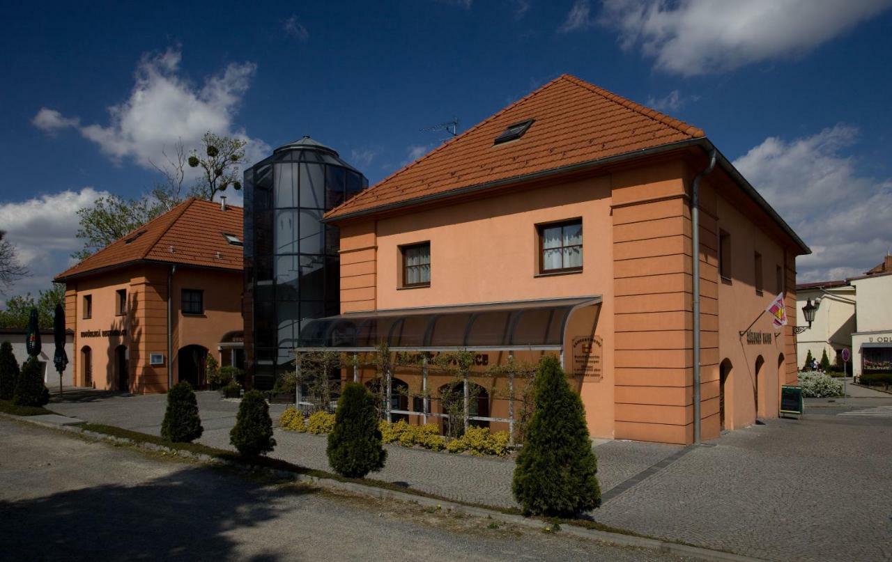 Zámecký Hotel Zlatý Orel Hranice  Exteriér fotografie
